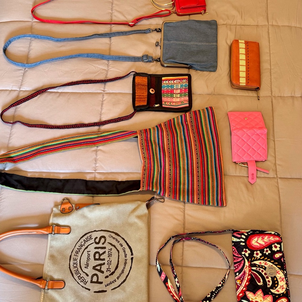 #85
Bundle of 8 Colorful Assorted Bags Collection